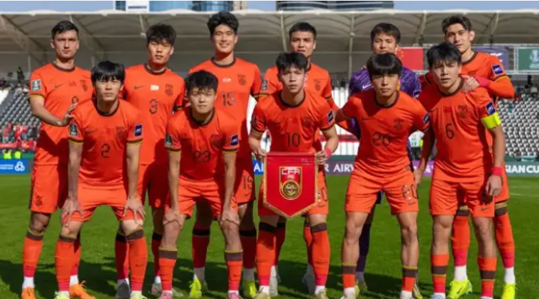开云-众生相！被国足3-0淘汰！看看越南球员怎么说，头号球星跪地道歉